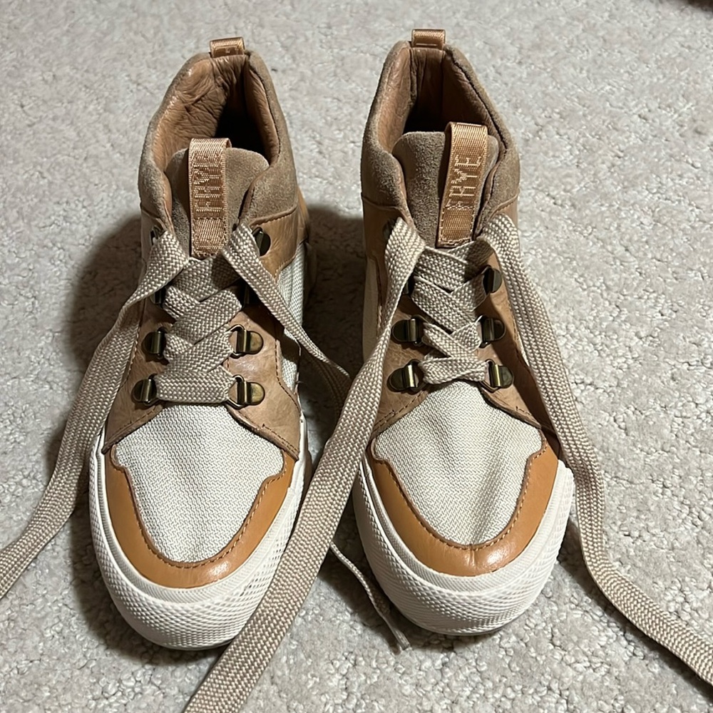 FRYE Gia Lug trail Sneaker